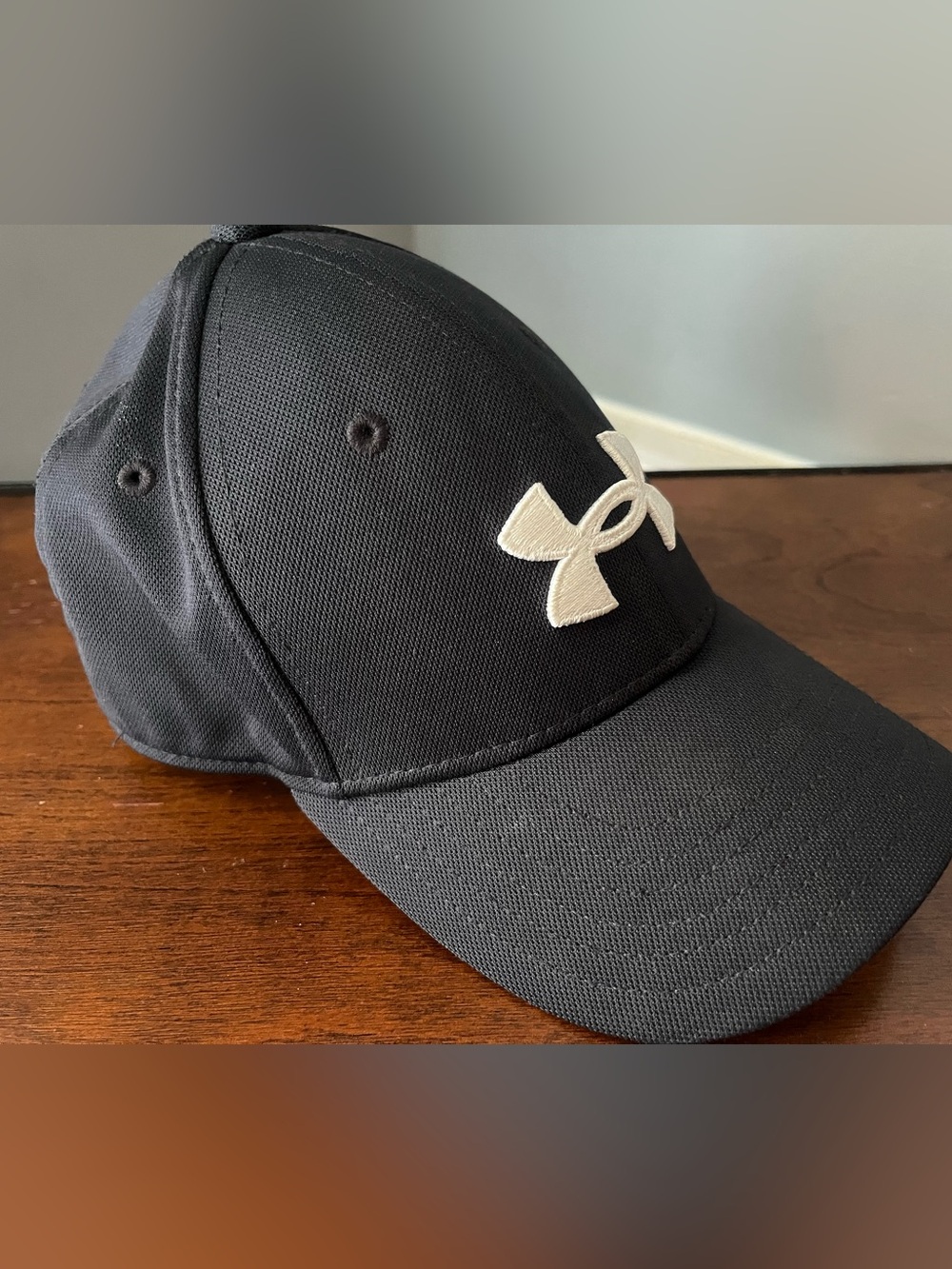 Youth Under Armour Black Cap with White Logo Size Small/Medium